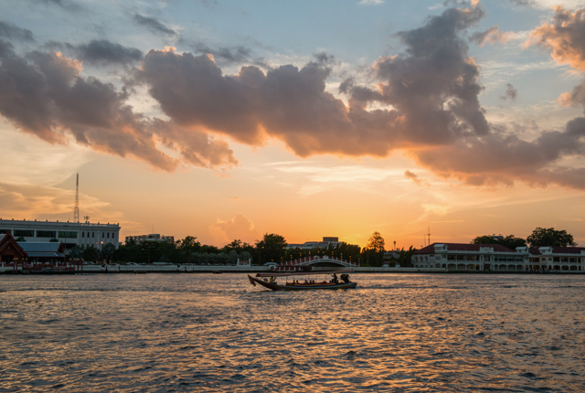 Chao Phraya River/Oyster