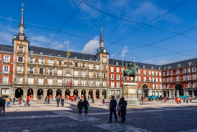 Plaza Mayor street view at The Hat/Oyster