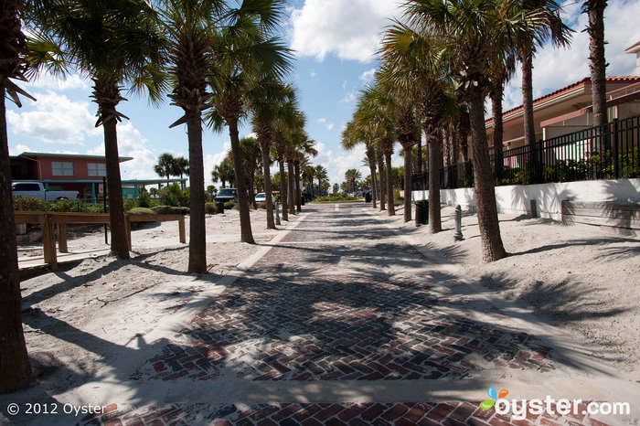 Palm tree lined streets will guide you from the shops to the links in no time.