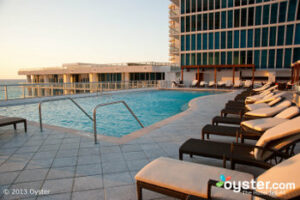 The Canyon Ranch in Miami has a gorgeous rooftop pool with stunning ocean views.