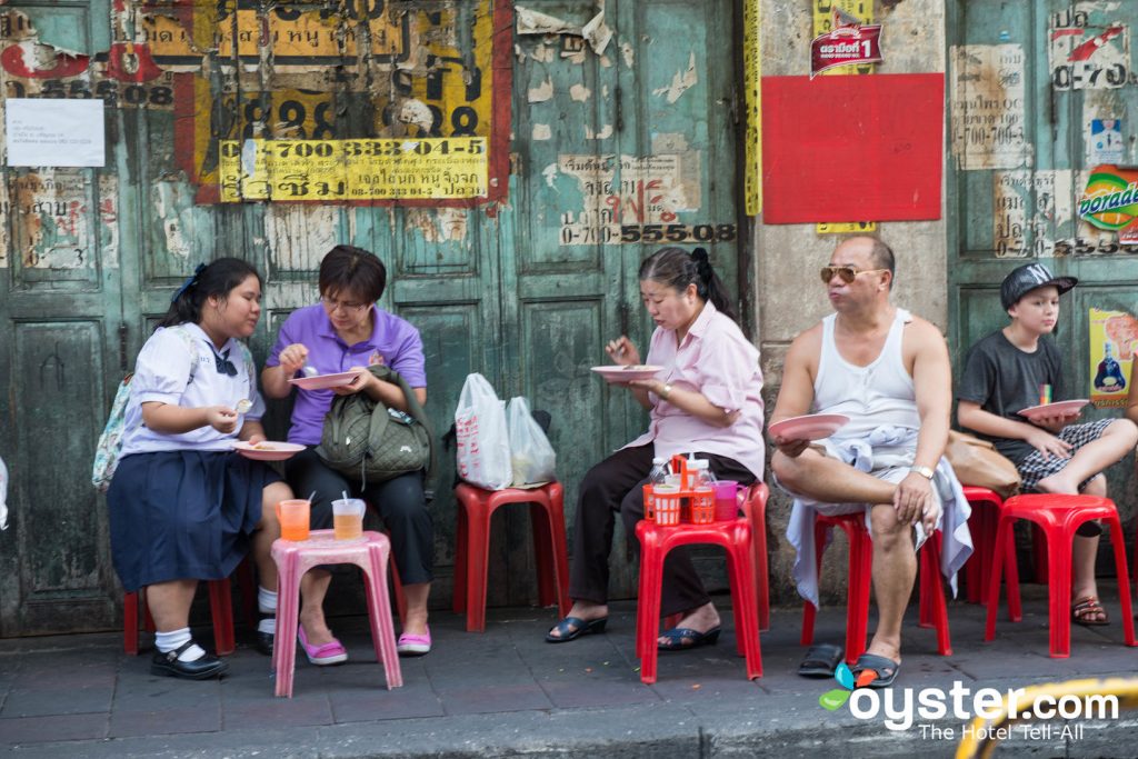 Il cibo non è aperto a mercanteggiare, ma saltare i pasti di strada nei mercati pesanti dell'Asia sarebbe un errore.