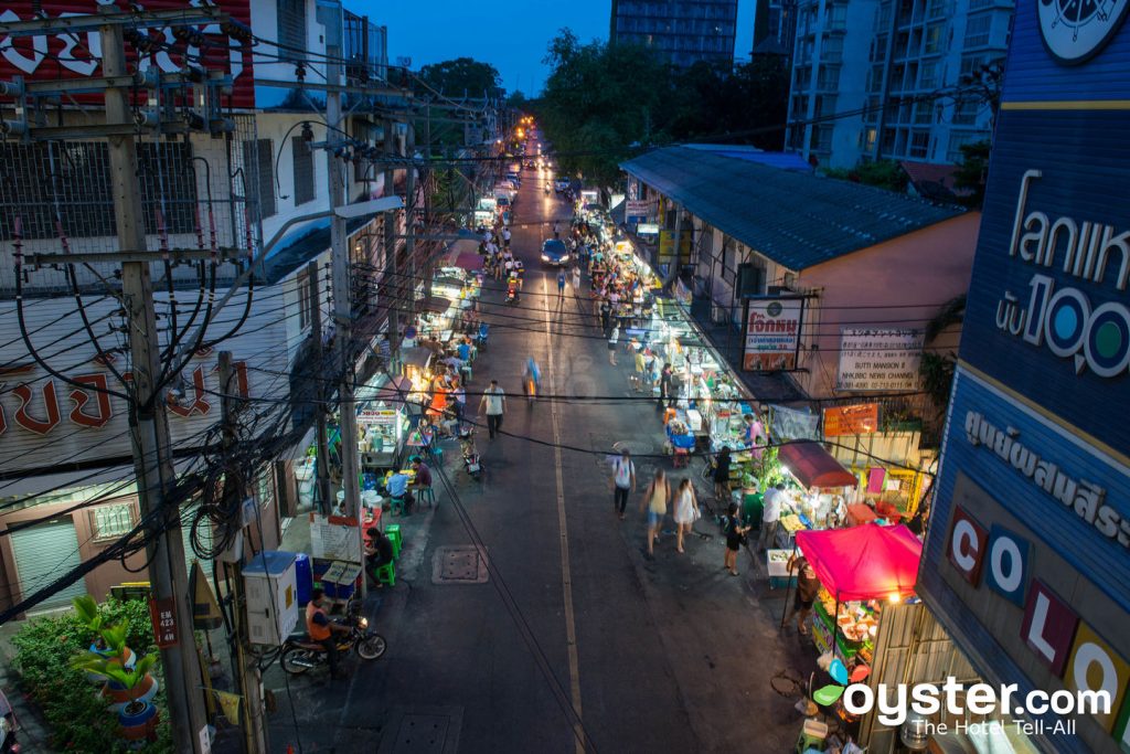 Mercados de rua de Banguecoque são uma profusão de imagens, sons e cheiros.