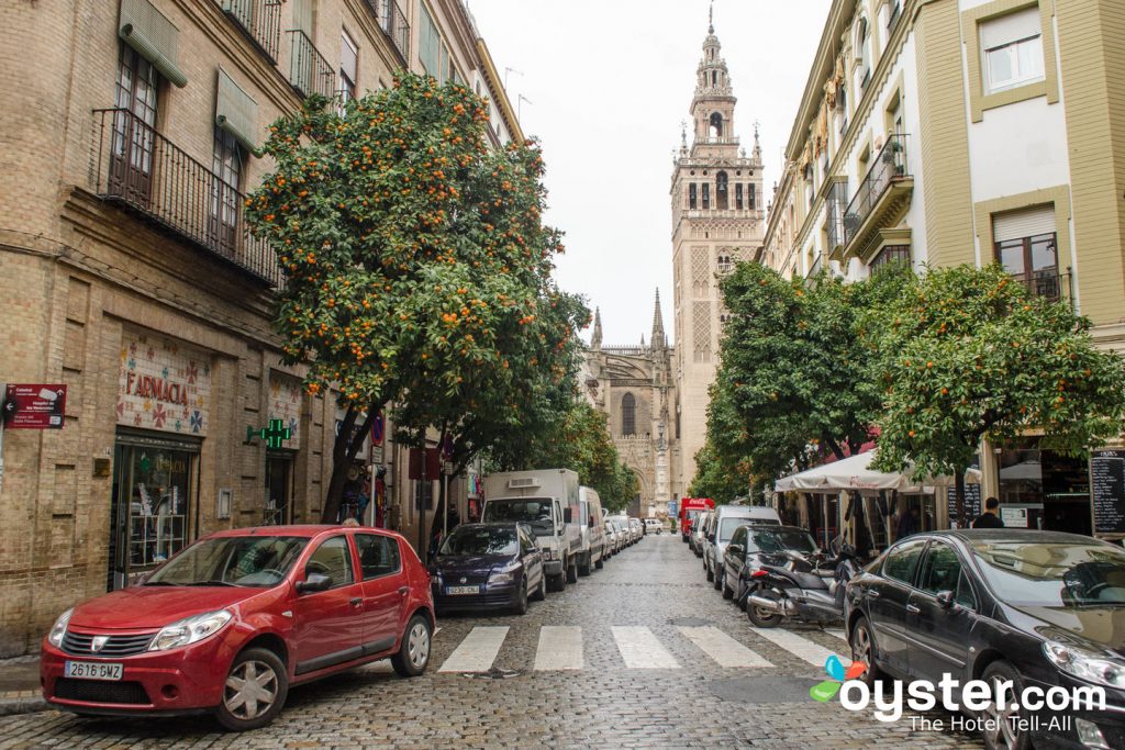 Laranjas frescas e arquitetura clássica em Sevilha? Sim por favor.